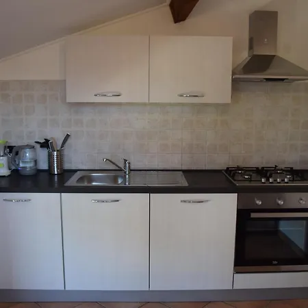 Ca Rossa Vicino Al Mare Nuova E Pulita