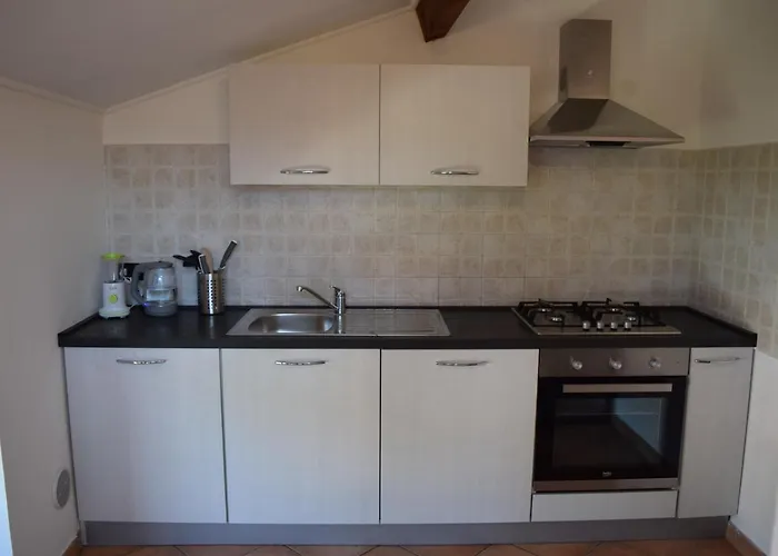 Ca Rossa Vicino Al Mare Nuova E Pulita